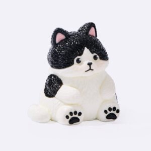 Kúrandi svart-hvít kisa squishy 🐱